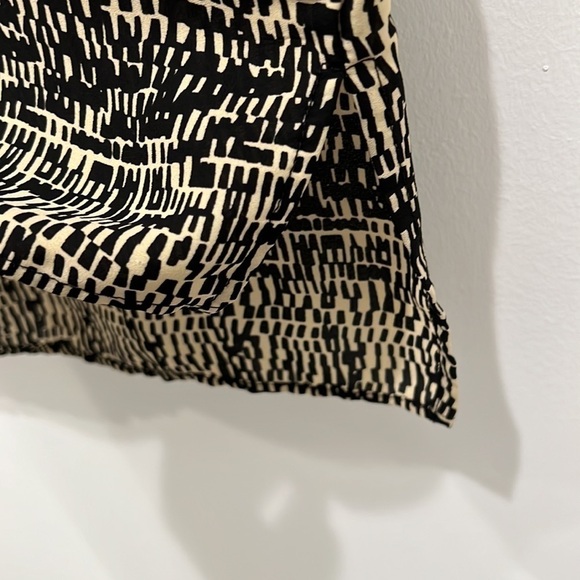 Soprano Black and Tan Patterned Short Sleeve Blouse - Picture 5 of 6